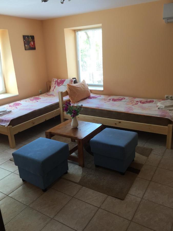 Guest House Nadezhda Khisaria Eksteriør bilde